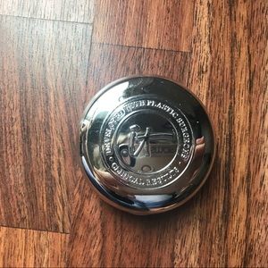 IT COSMETICS CONFIDENCE IN A COMPACT!